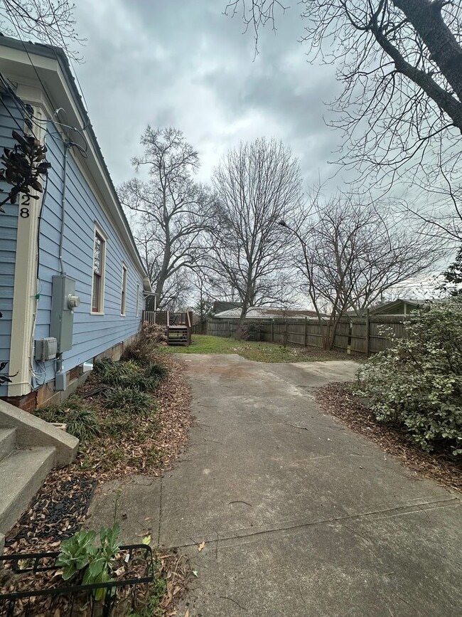 Building Photo - Shotgun Home in the Boulevard Neighborhood - Move in date June 1st, 2026