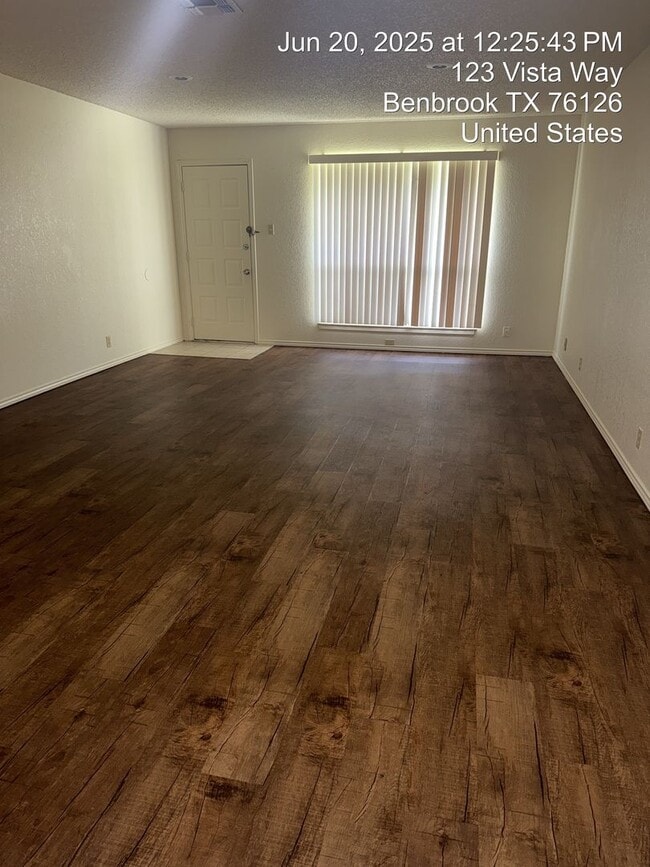 Building Photo - 111 Vista Way