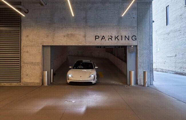 Building Photo - 1000 S Michigan Ave