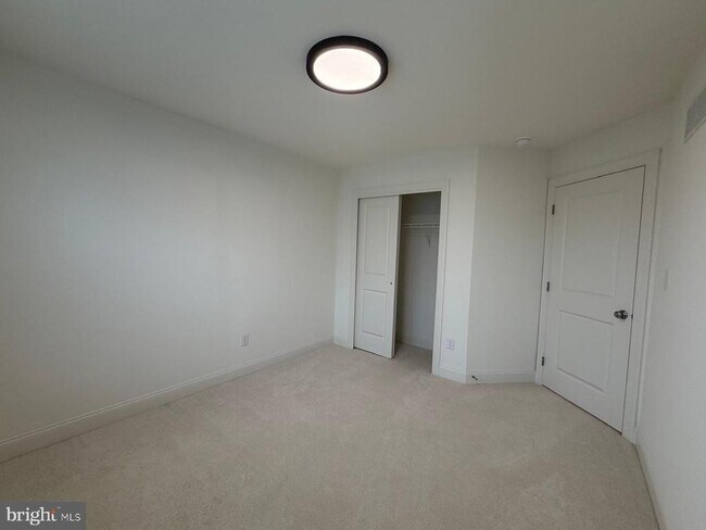 Building Photo - 105 Larrabee Wy