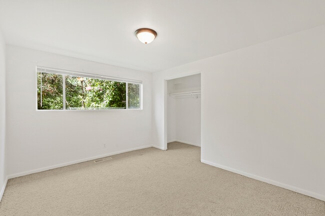 Building Photo - 5044 Sand Point Way NE