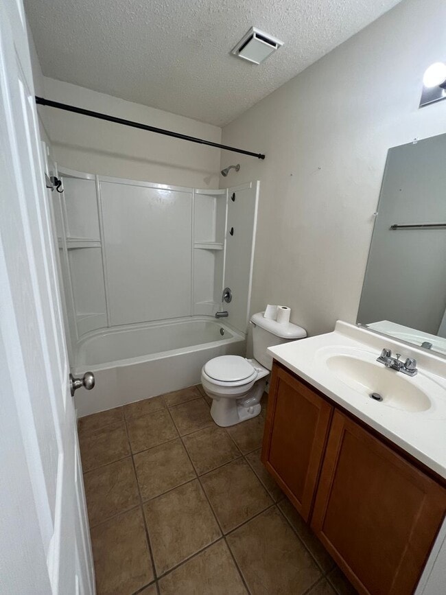 Building Photo - Large 4 Bedroom Home at I-44 and HWY 100