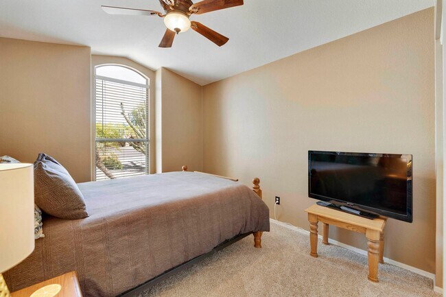 Building Photo - Gorgeous fully furnished home in Gilbert w...