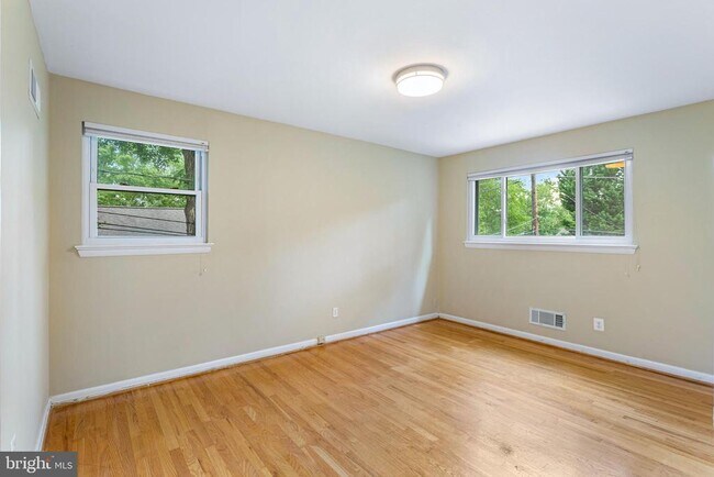 Building Photo - 6503 Friars Ct