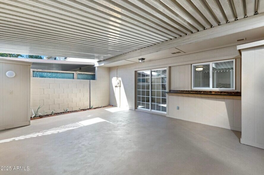 Building Photo - 225 N Standage