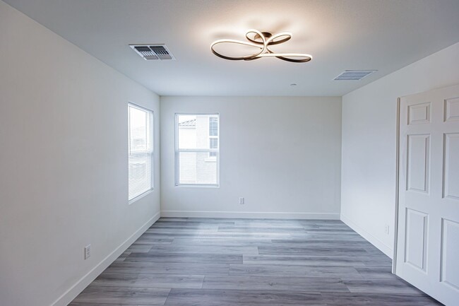 Building Photo - Beautiful 2-story home in a gated community