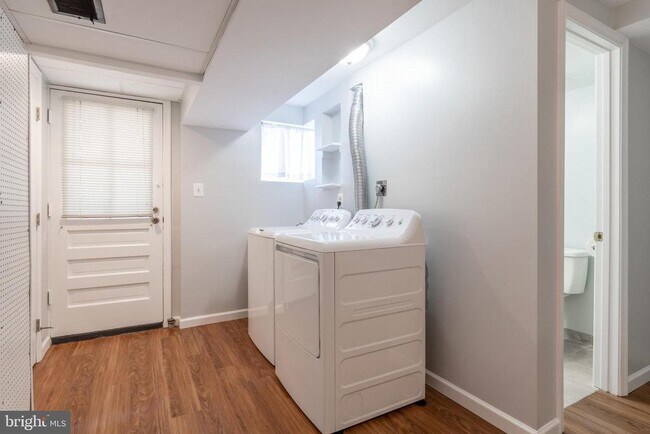 Building Photo - 342 Wesmond Dr