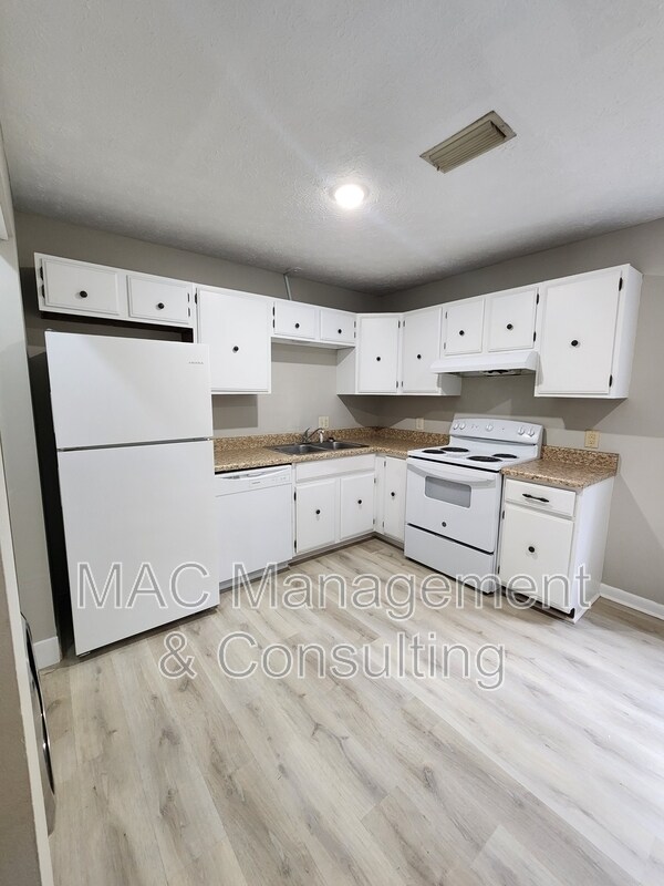 Building Photo - 790 Dixie Park Dr
