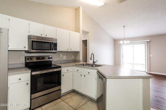 Building Photo - 2626 Malibu Cir