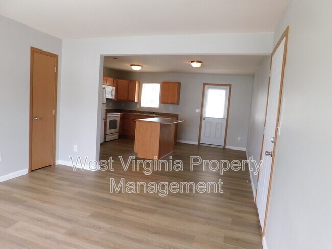Building Photo - 212 Cardinal Wy