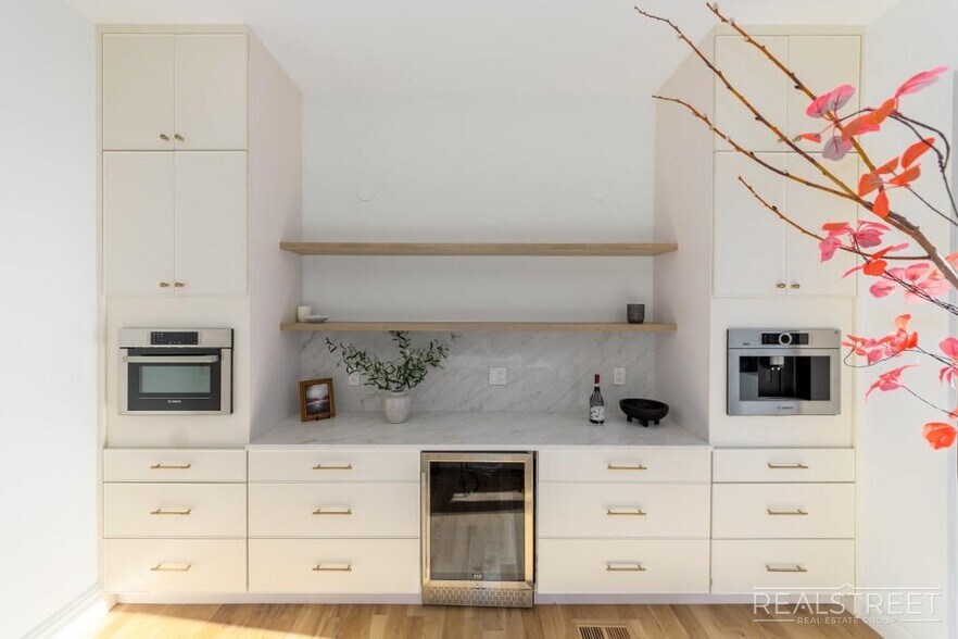 Building Photo - Stunning Brand New Townhouse for Rent in Bushwick!