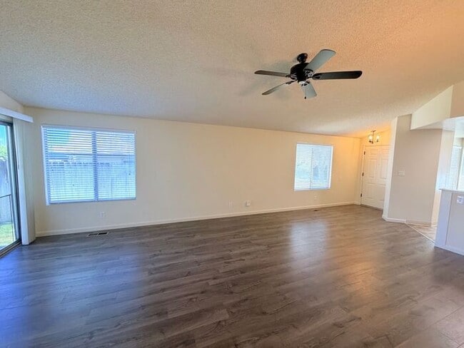 Building Photo - NW Reno Single Story House - 2 Car Garage/Fully Landscaped Yard