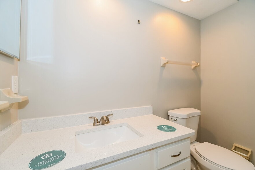 Building Photo - 7152 Holiday Hill Ct