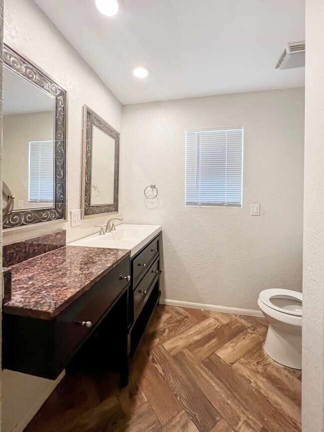 Building Photo - 2313 N Cielo Dr