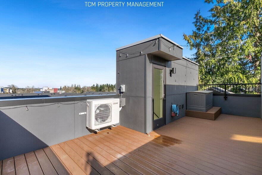 Building Photo - 2024E NE 85th St