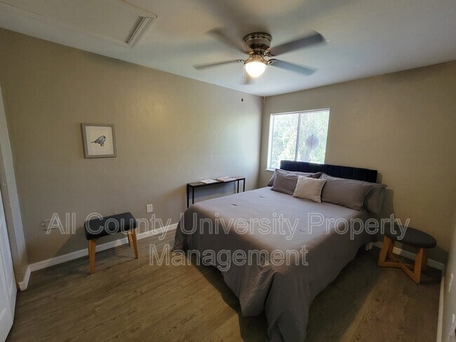 Building Photo - 207 SW 6th Ave