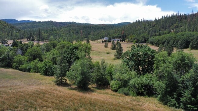 Building Photo - Nice Country Home with Mountain Views