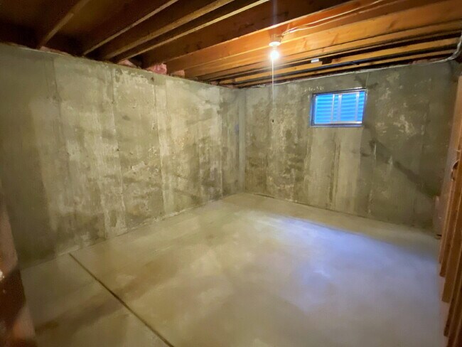 Building Photo - Wonderful 2 Bedroom and Loft on Large Lot and Backs to Open Space!