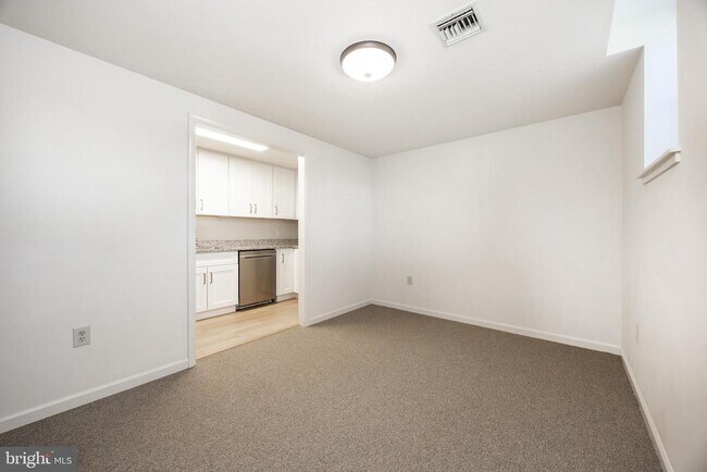 Building Photo - 3183 Main St.