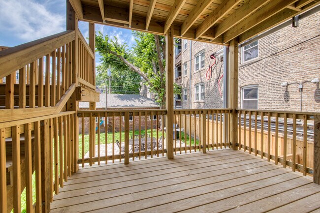 Building Photo - 4626 N Ashland Ave