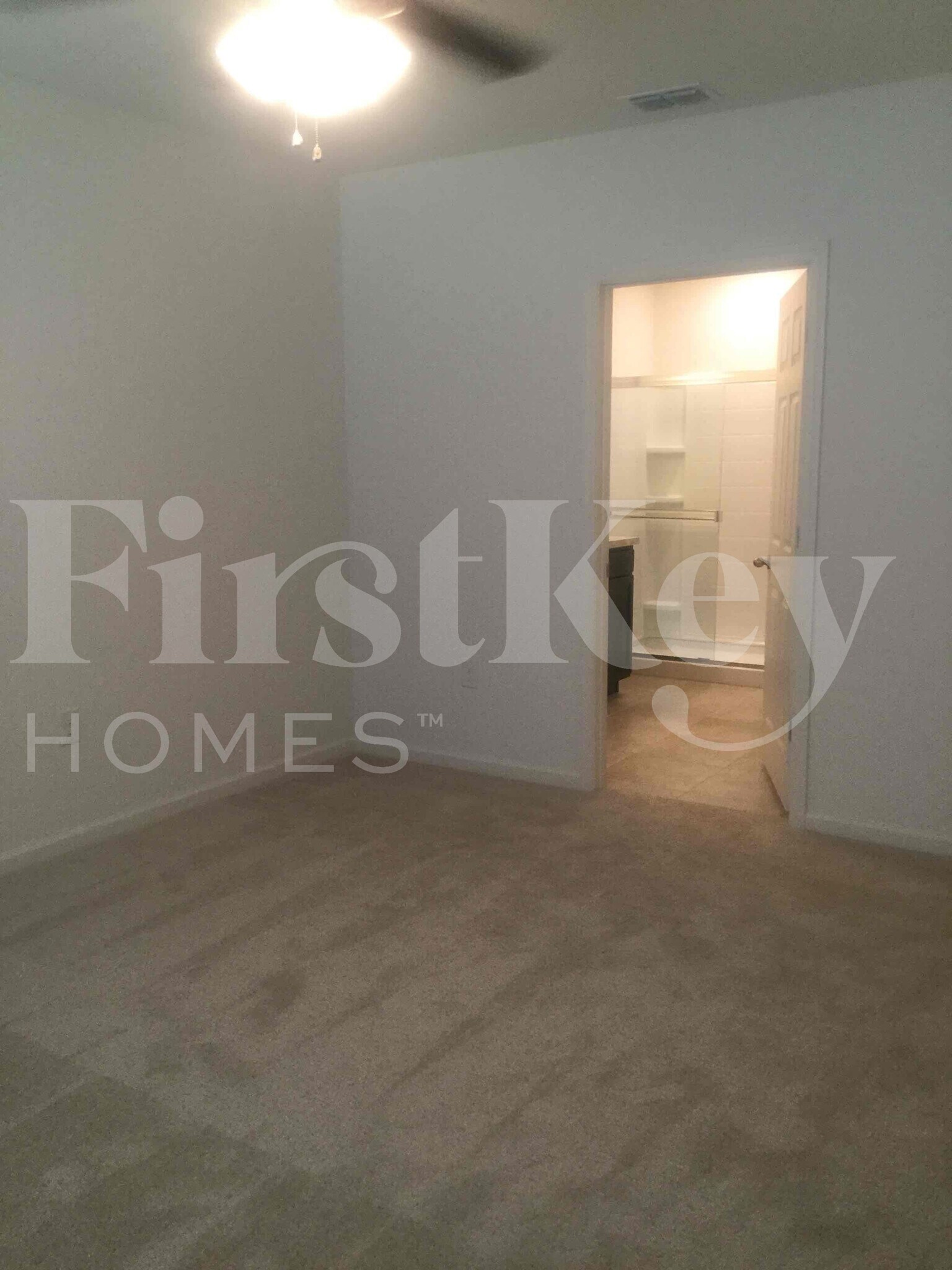 Building Photo - 407 SW Lakehurst Dr