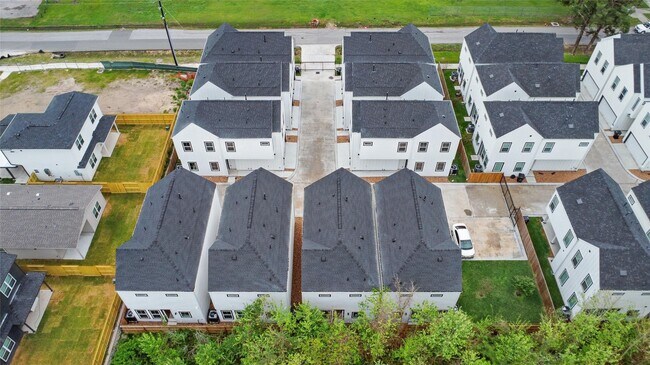 Building Photo - 9902 Clark Rd