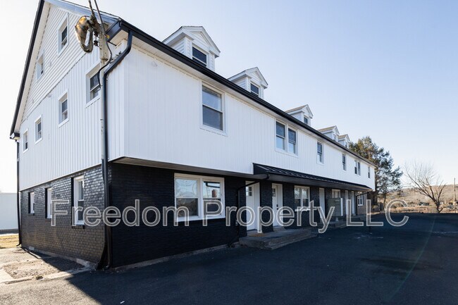 Building Photo - 28 Aircraft Rd