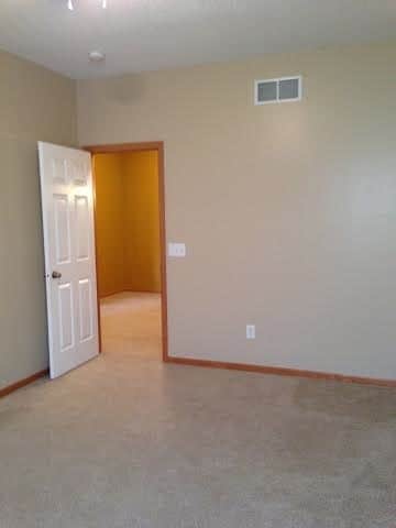 Building Photo - 15556 Empress Ave N