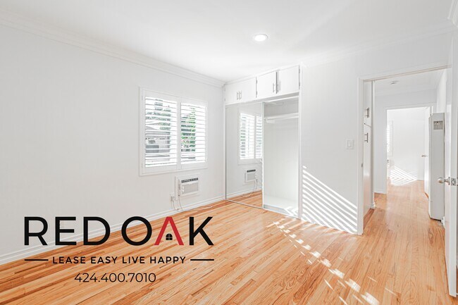 Building Photo - 14619 Moorpark St