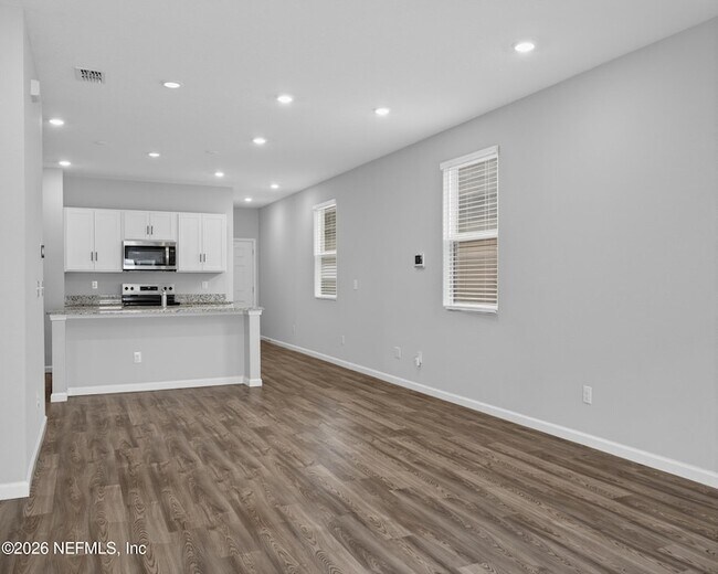 Building Photo - 14757 Cashew Ave