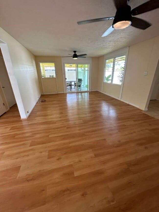 Building Photo - Available on 12/16/25, spacious 1570 sq ft, 3 Bedrooms, 2 Baths, 2 Car Garage Single-Family Home ...