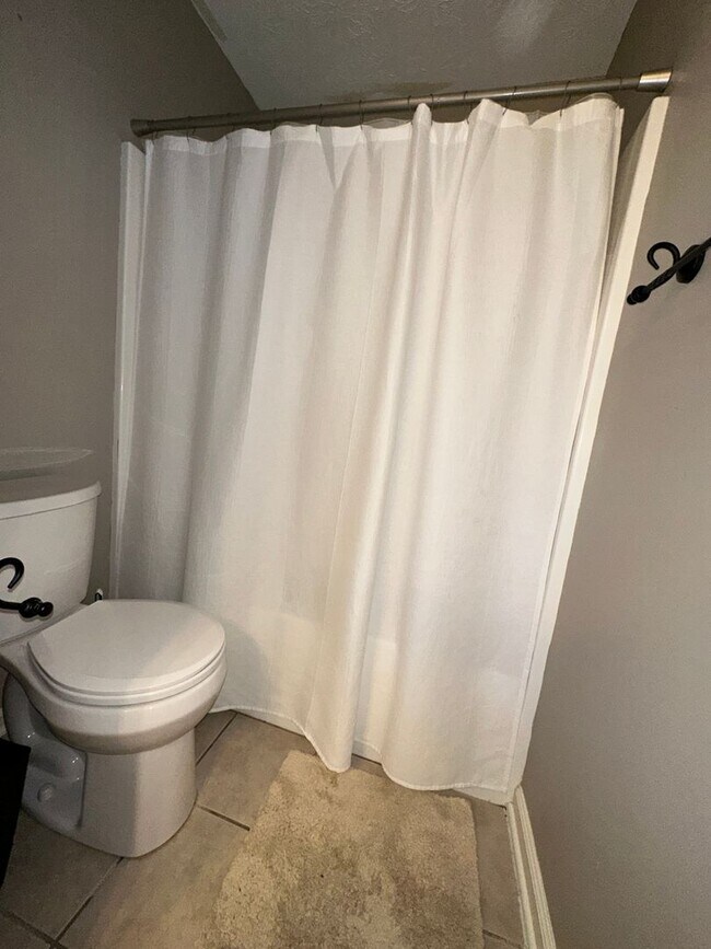 Building Photo - **COMING SOON!** Charming 3-Bedroom, 2-Bath Home in South Lexington! Attached Garage, W/D, Deck