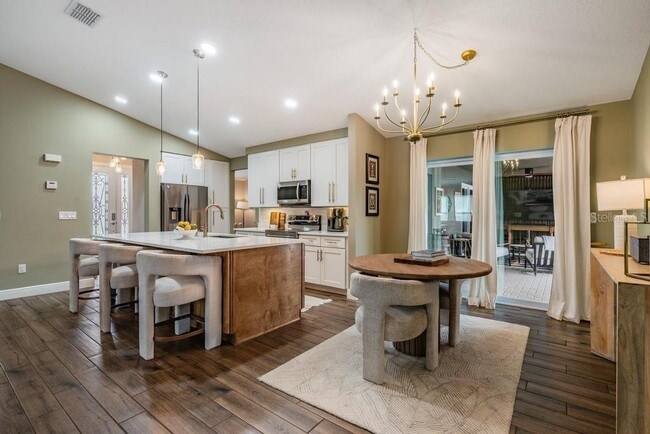 Building Photo - 106 1st Ave NE