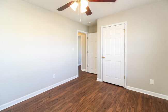 Building Photo - 12 Buck Forest Ln