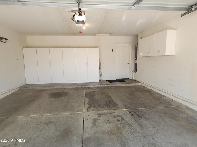 Building Photo - 5511 S 15th Way