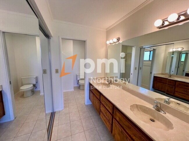 Building Photo - 3552 Larchmont Ct
