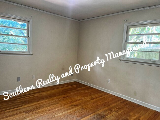 Building Photo - 130 E Salem Dr