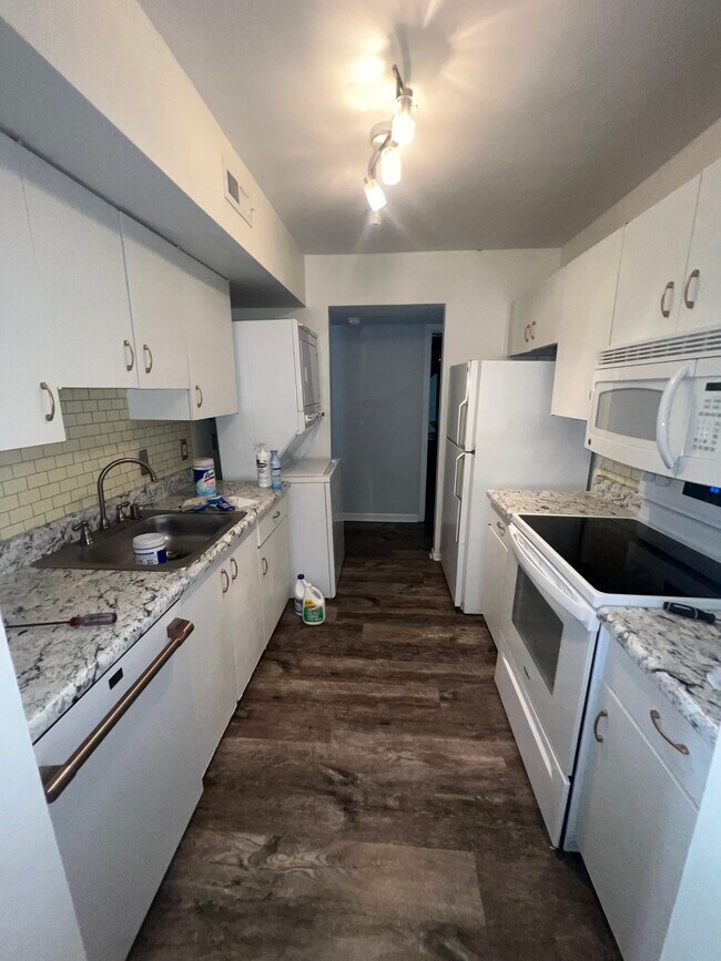 Building Photo - 9164 N Swan Cir