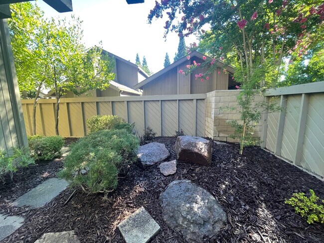 Building Photo - 1915 Discovery Village Ln