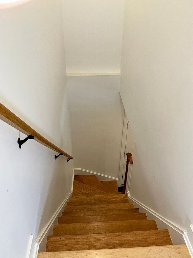 Building Photo - Fully remodeled 4BR 2.5BA colonial in 4 corners area of Silver Spring