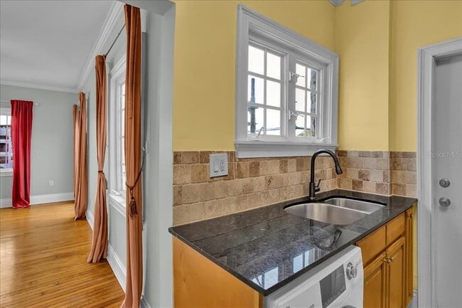 Building Photo - 2117 W Dekle Ave