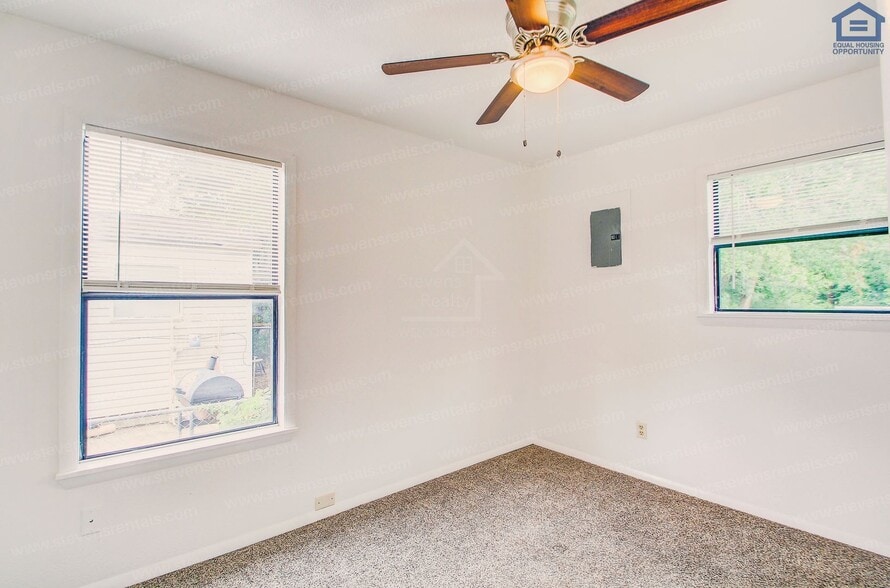 Building Photo - 1757 SW 13th St