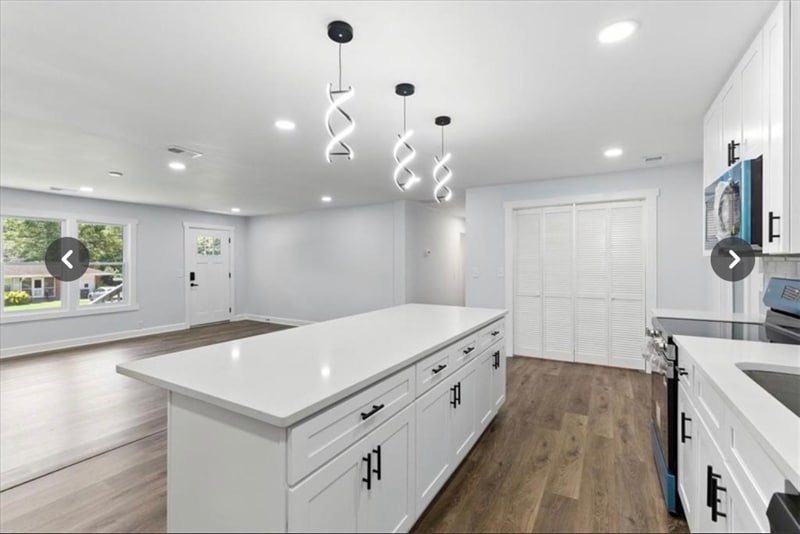 Building Photo - 4274 Pineview Dr