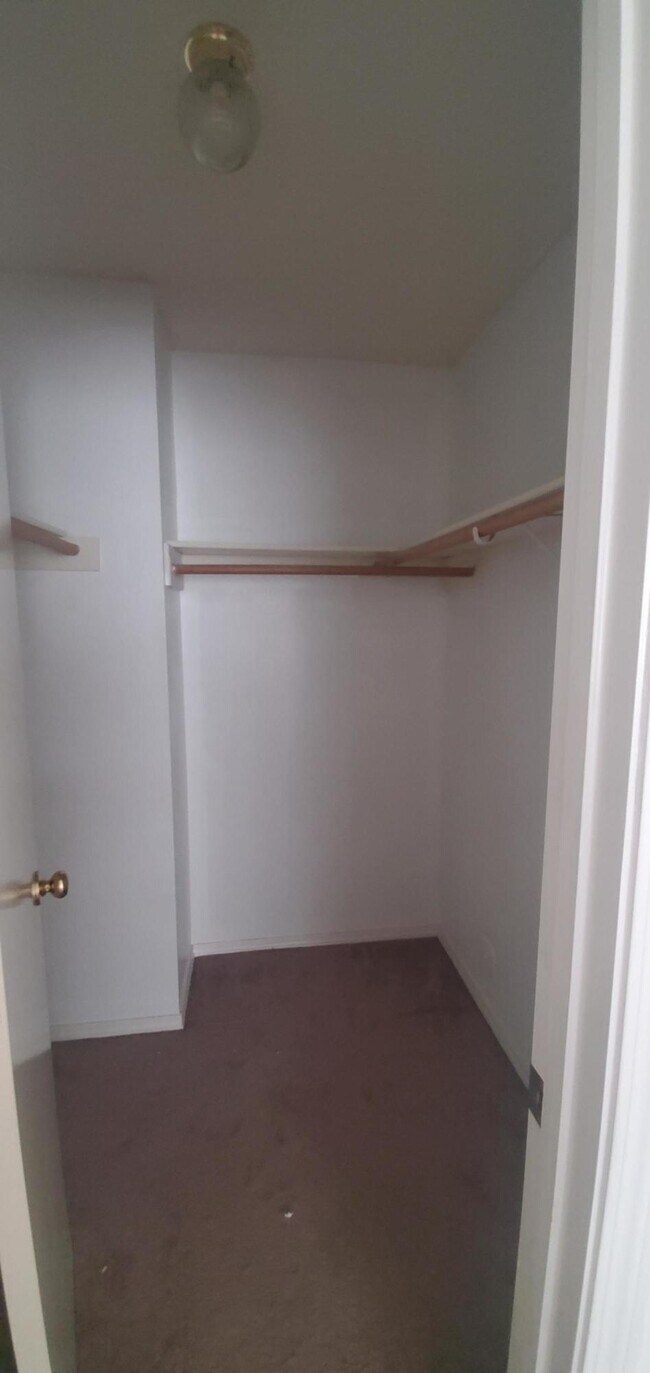 Building Photo - 3400 Tierra Cromo Rd