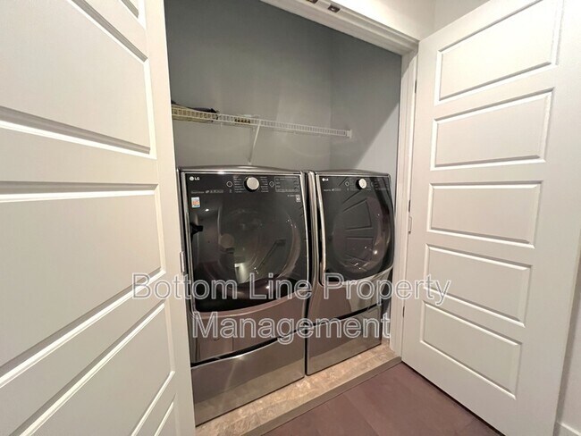 Building Photo - 211 Doggett St