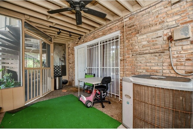 Building Photo - 7233 Beechnut St
