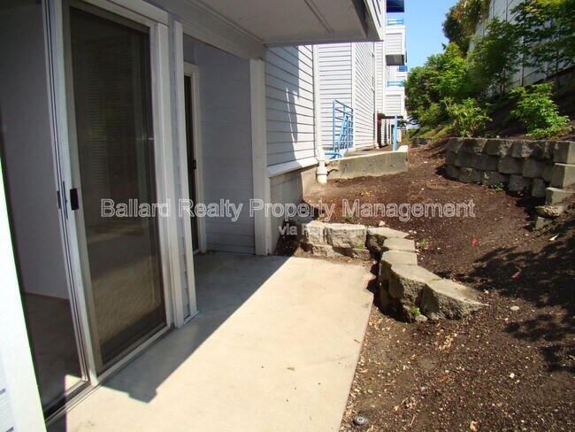 Building Photo - 2244 13th Ave W
