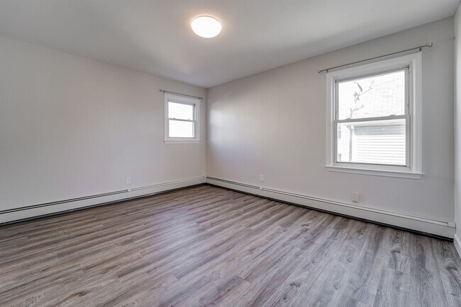 Building Photo - 79 Hoyt St