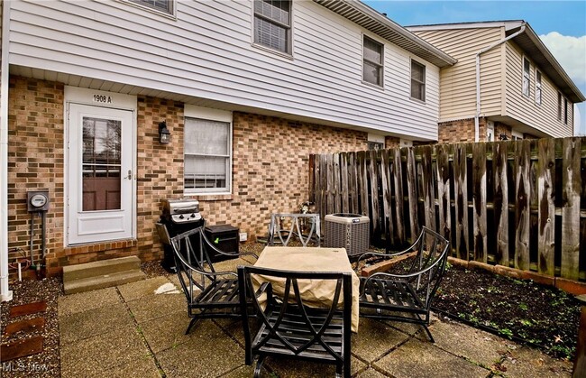 Private Fenced Patio - 1908 Higby Dr