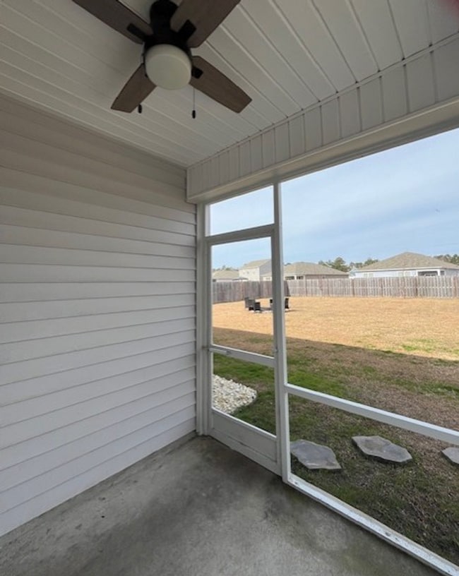 Building Photo - Stunning, Pet Friendly Home!